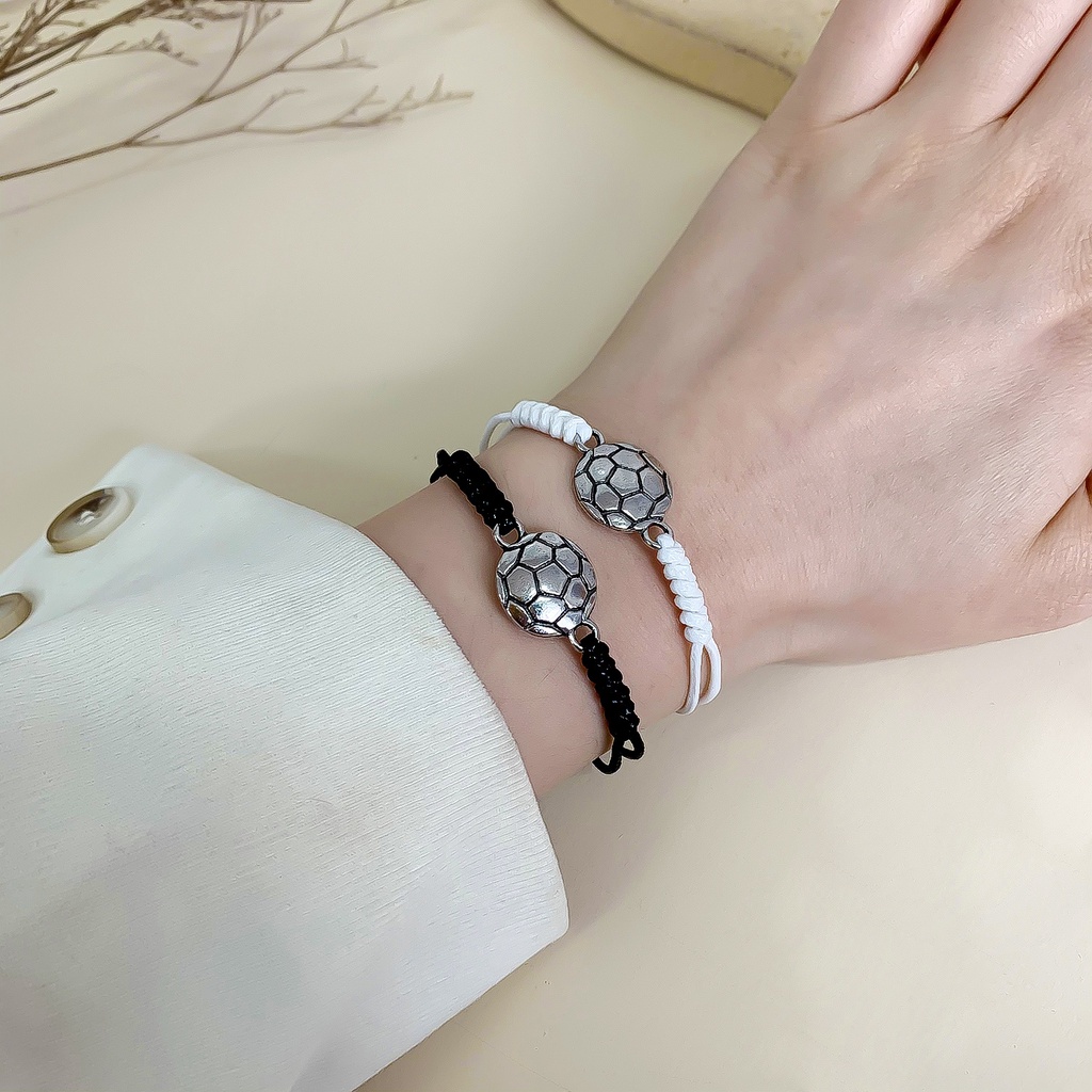 Set 2 vòng tay bện dây RINHOO FRIENDSHIP mặt hình quả bóng đá màu trắng đen có thể điều chỉnh thời trang cho cặp đôi