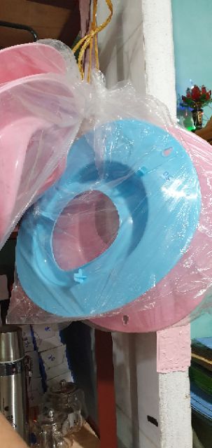 Thu bồn cầu cho bé