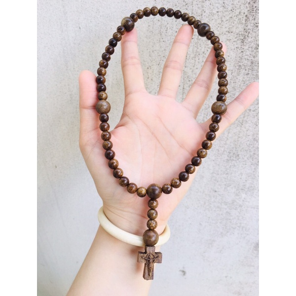 Chuỗi Mân Côi Thánh giá Trầm hương giúp lần hạt đọc kinh