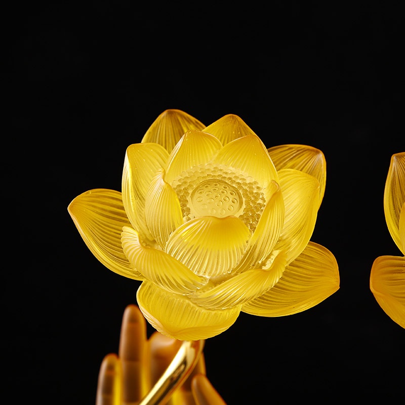 Đèn thờ bàn tay phật cầm hoa sen lưu ly