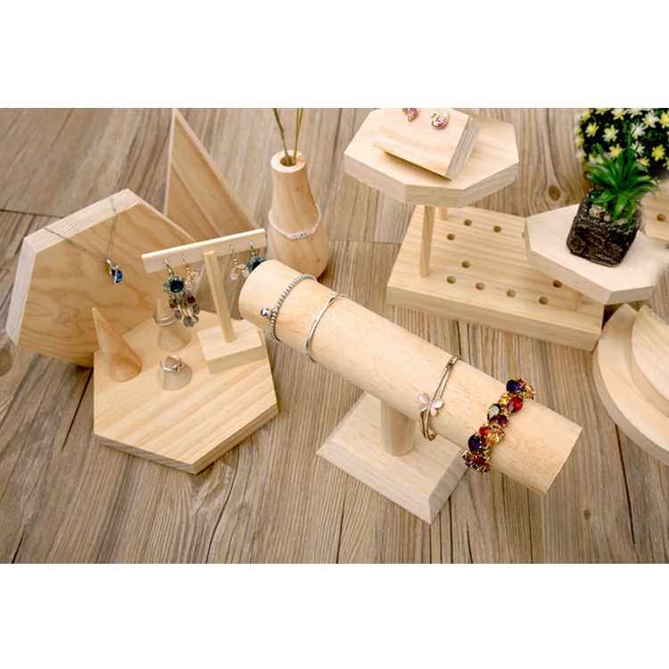 kệ gỗ treo trang sức đồng hồ đeo tay dây chuyền giá để bàn được làm từ gỗ thông tự nhiên