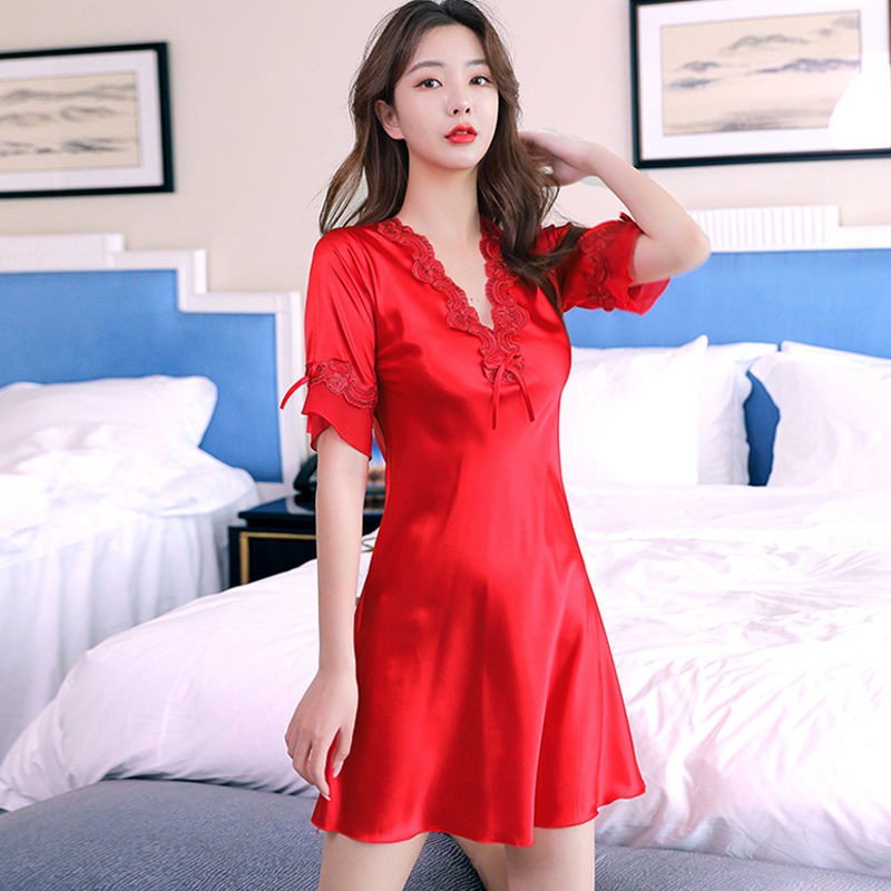 Đầm ngủ lụa tay lửng gợi cảm dành cho nữ