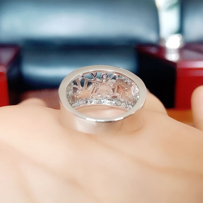 Nhẫn Cưới Đính Đá Hình Hoa Anh Đào