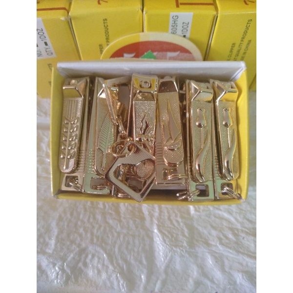 Bấm móng tay màu vàng_1 cái