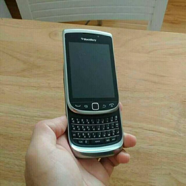 Điện thoại Blackberry 9810