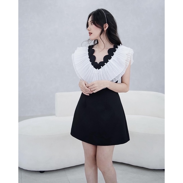Đầm đen cách điệu sóng phối bèo trắng - Sadie Dress
