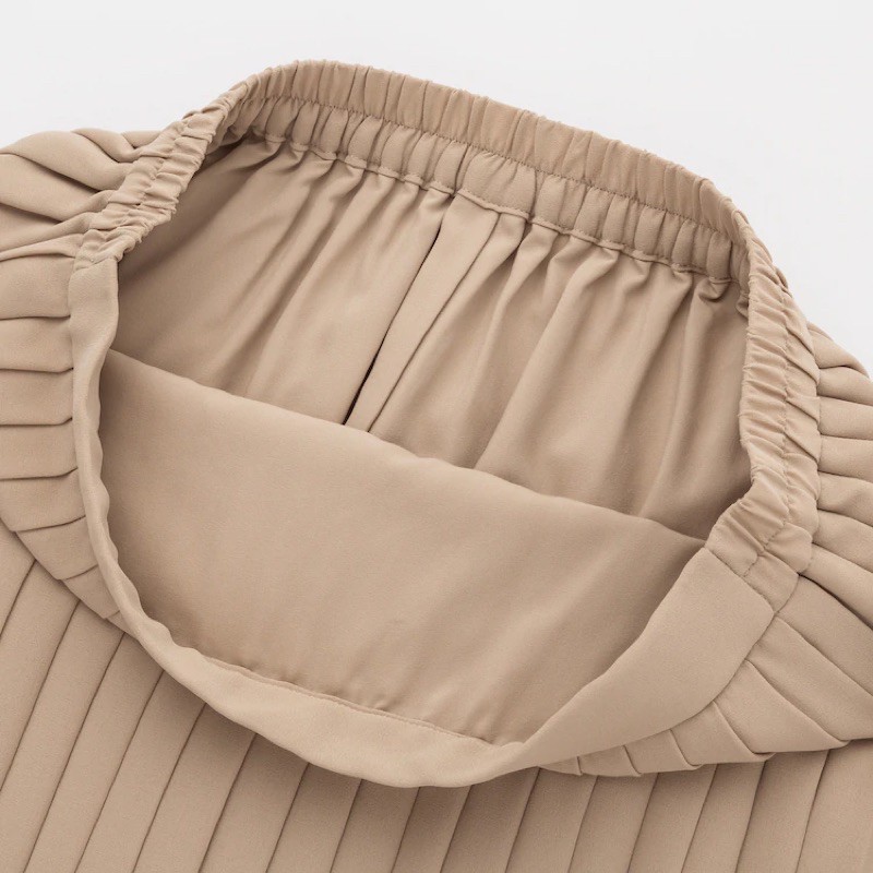 Chân váy xếp ly Uniqlo