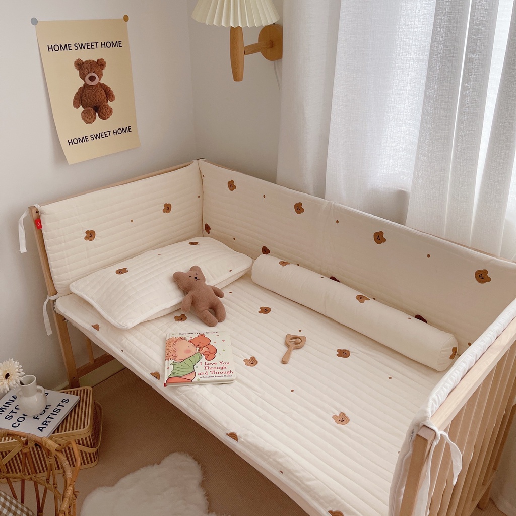Đệm cotton mềm mại thêu họa tiết hoạt hình chống va đập cho giường ngủ của bé