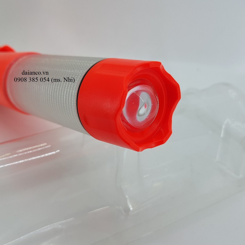 Búa thoát hiểm mini kèm đèn pin tiện dụng