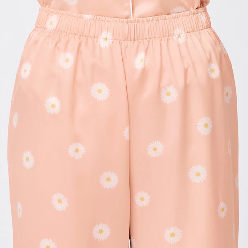 Bộ quần áo dài pyjama nữ in hình hoa cúc xinh xắn  của GU - Nhật Bản