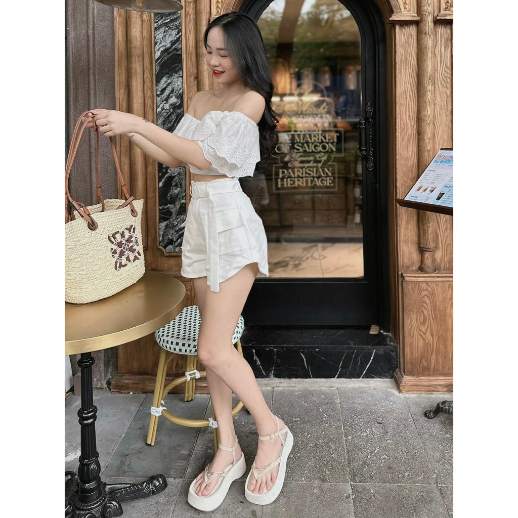 SET ÁO BẸT VAI ĐỤC LỖ BO CHUN TẦNG REN BÈO + QUẦN SHORT BELT TÚI HỘP