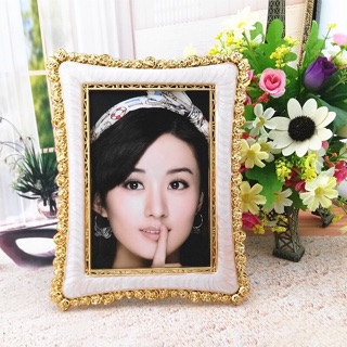 Khung ảnh để bàn viền hoa mầu vàng mầu bạc V8 sang trọng