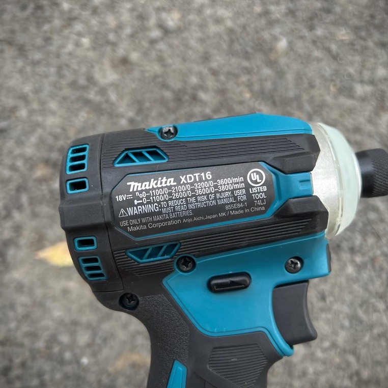 Máy bắt vít pin Makita XDT16 USA thân máy