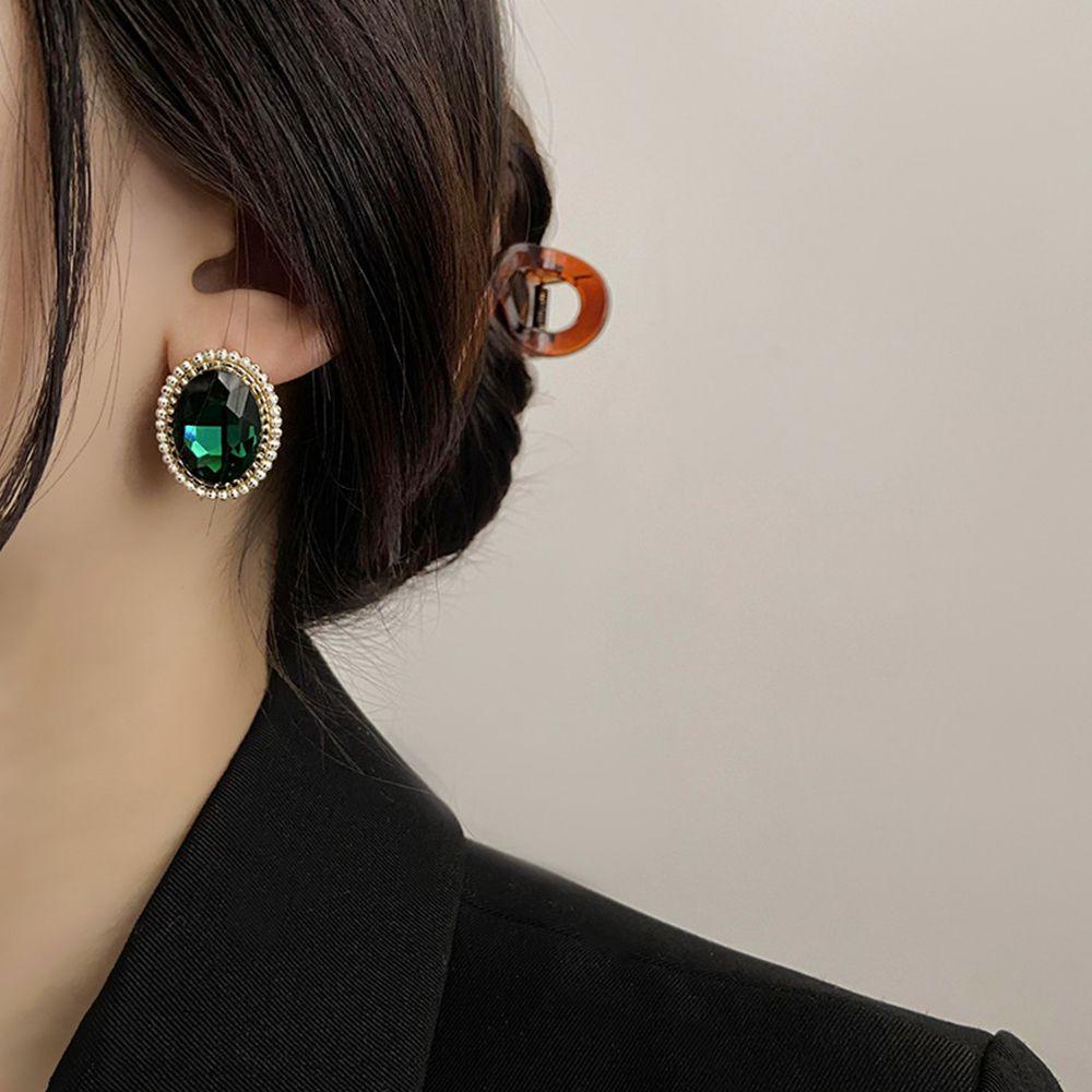 Áo Thun Nữ Kiểu Dáng Đơn Giản Trẻ Trung Năng Động|Khuyên Tai Hình Oval Phong Cách Baroque Ngọt Ngào Thời Trang Cho Nữ