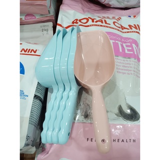 XẺNG XÚC THỨC ĂN HẠT CHO CHÓ MÈO