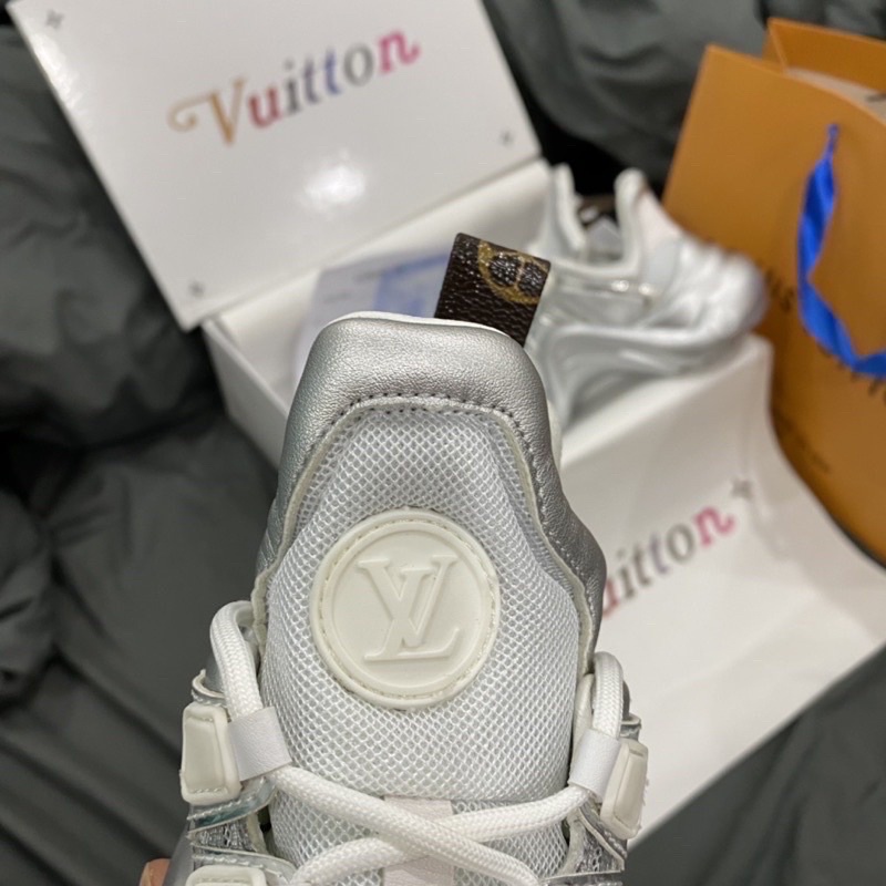 GIÀY LV TRẮNG BẠC LAI AU CAO CẤP 1:1