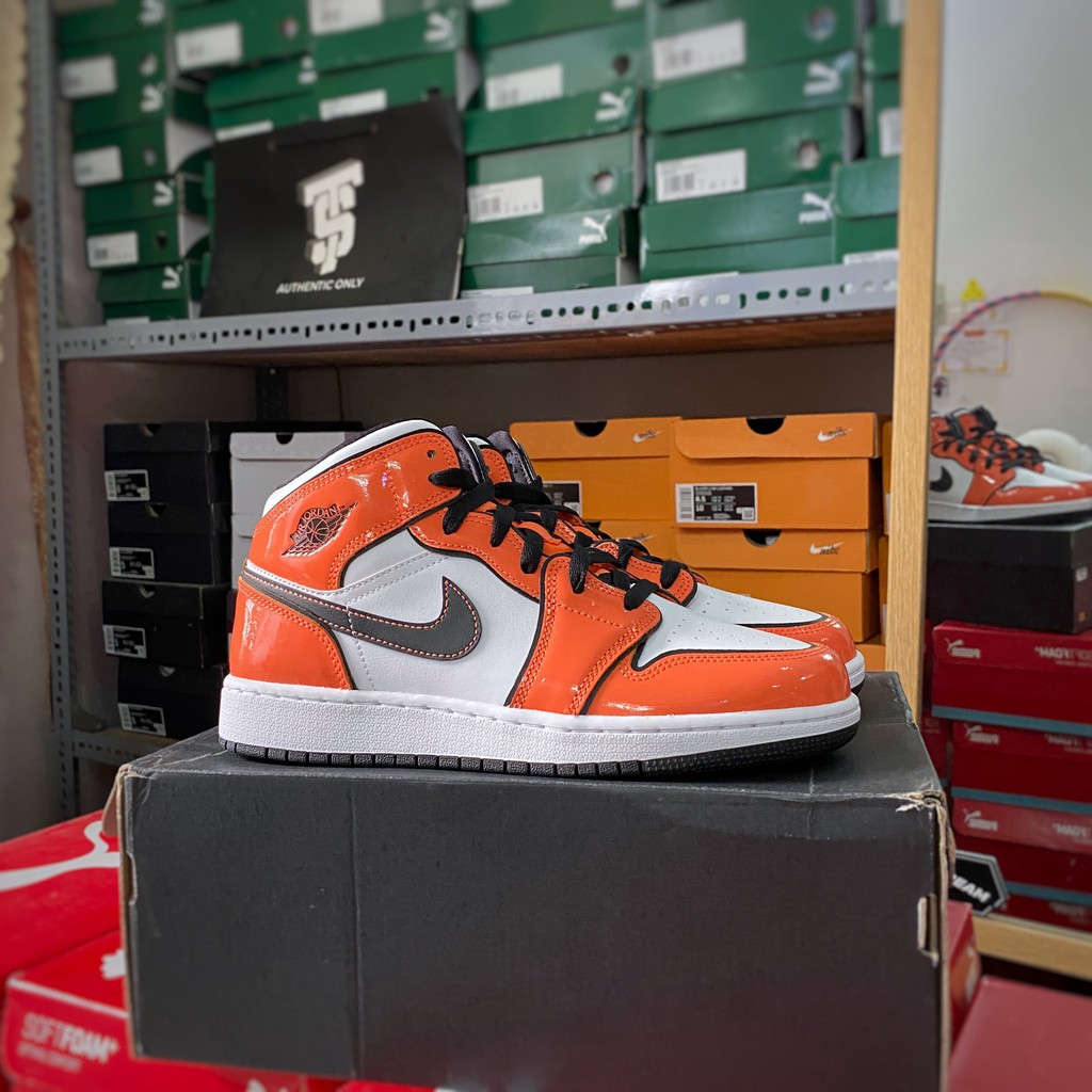 [ CHÍNH HÃNG ] Giày thể thao NIKE AIR JORDAN 1 MID TURF ORANGE