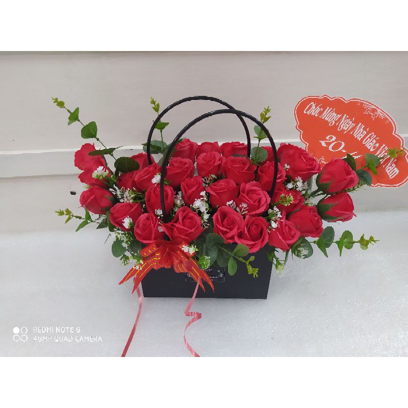 Giỏ hồng sáp sáng chảnh