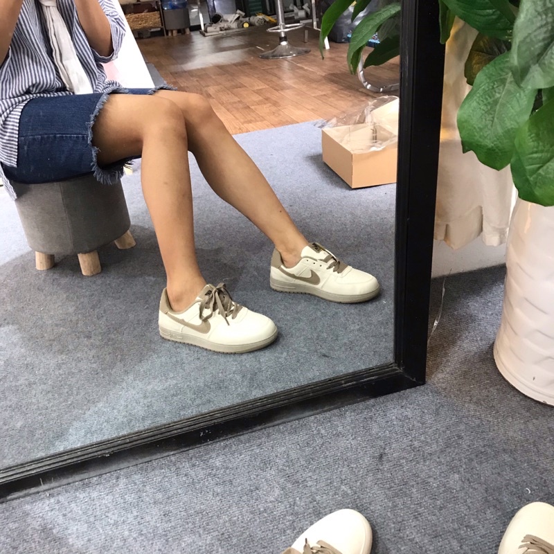 Giày thể thao hoa tiết vạch nâu