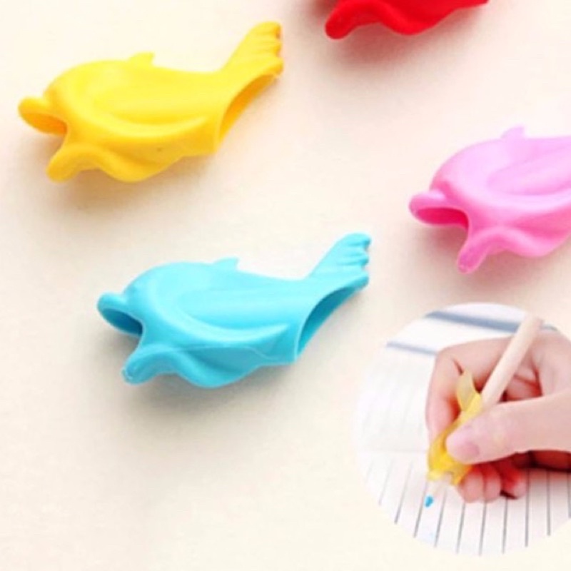 Dụng cụ tập viết cho bé hình cá heo đáng yêu