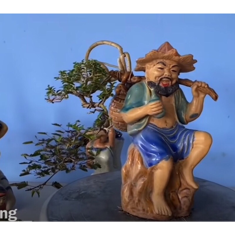 Tượng ông lão vác giỏ cao 21cm