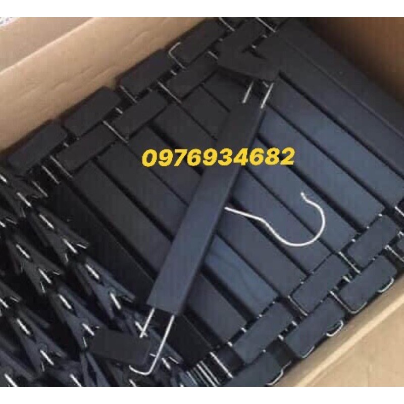 kẹp nhựa đen treo Quần Váy dành cho các shop thời trang 100c 350k