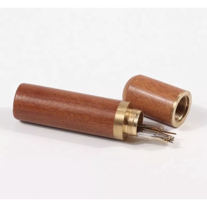 Ống gỗ đựng kim khâu và 12 kim khâu vải áo quần