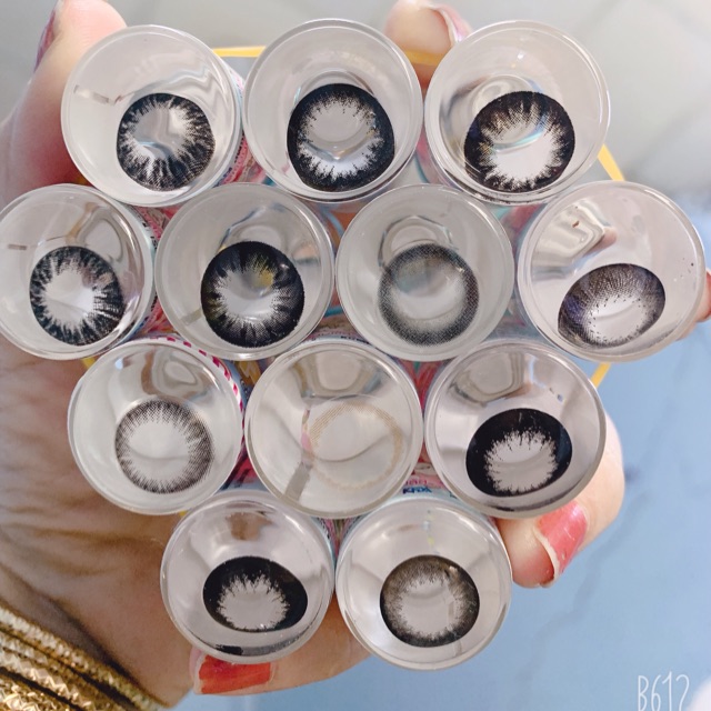 lens màu đen