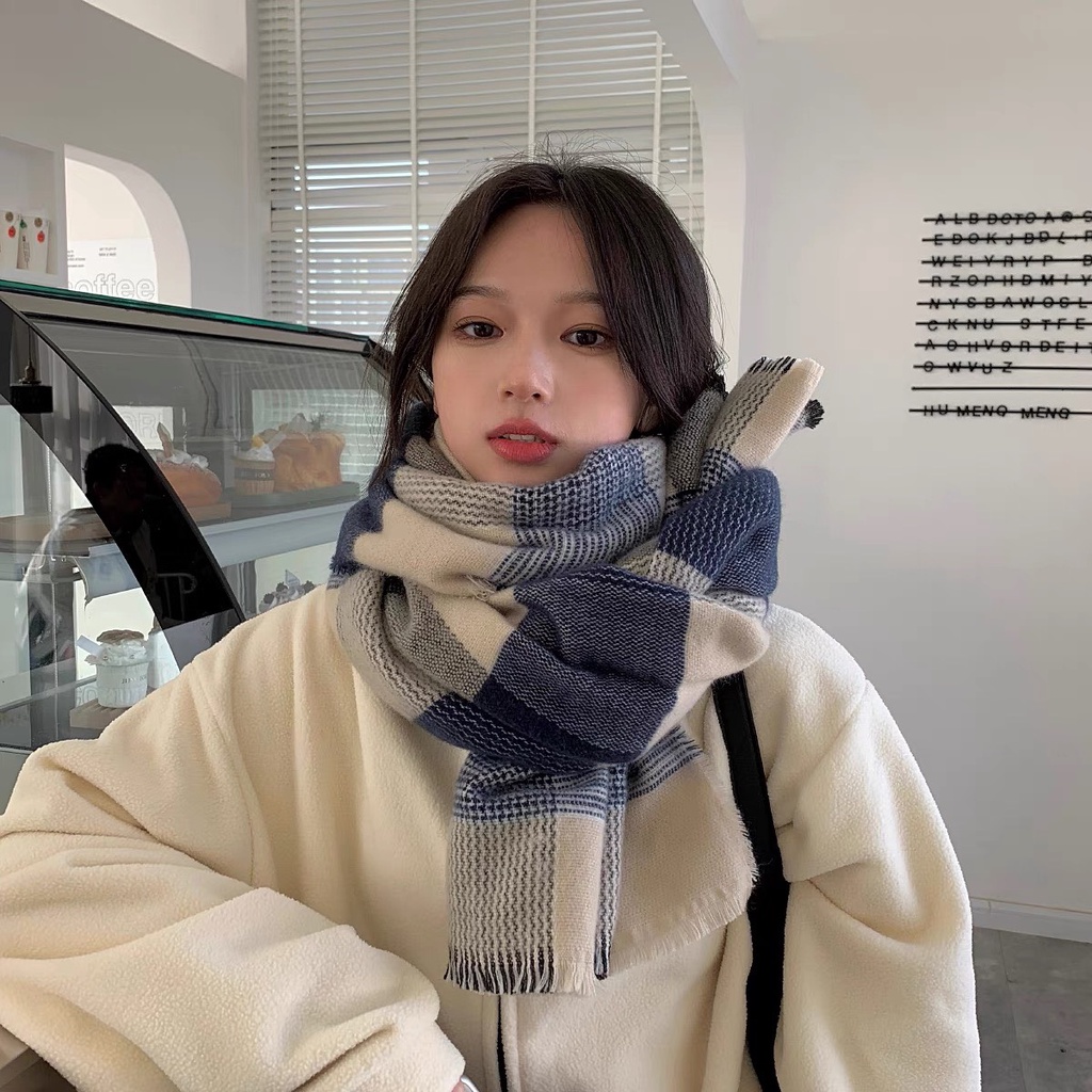 Khăn Choàng Vải Cashmere Phối Tua Rua Họa Tiết Sọc Caro