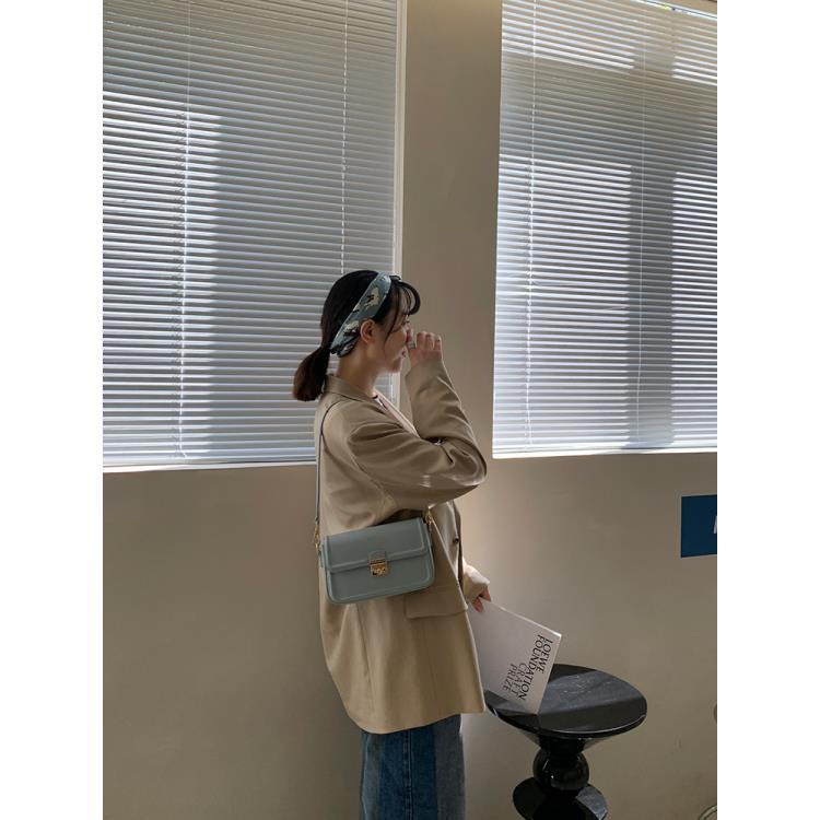 Túi Xách Đeo Vai Hình Vuông Cỡ Nhỏ Đính Ngọc Trai Phối Dây Xích Thời Trang Pháp 2023 Mới