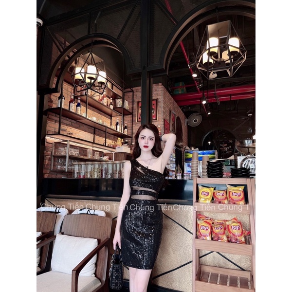 Đầm kim sa thiết kế lệch vai pha lưới