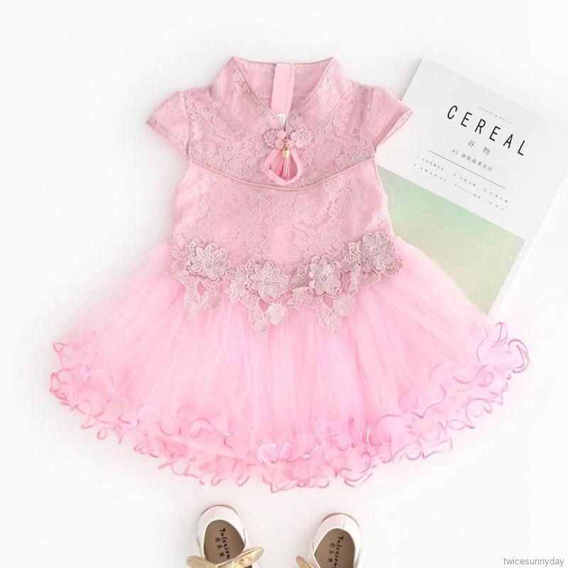 Đầm sát nách hoạ tiết hoa thêu cho bé