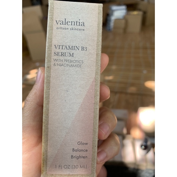 Serum Vitamin B3 làm sáng mịn da 30ml Valentia