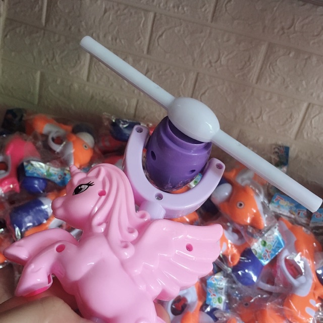 Gậy chong chóng nhiều hình có đèn và nhạc cho bé