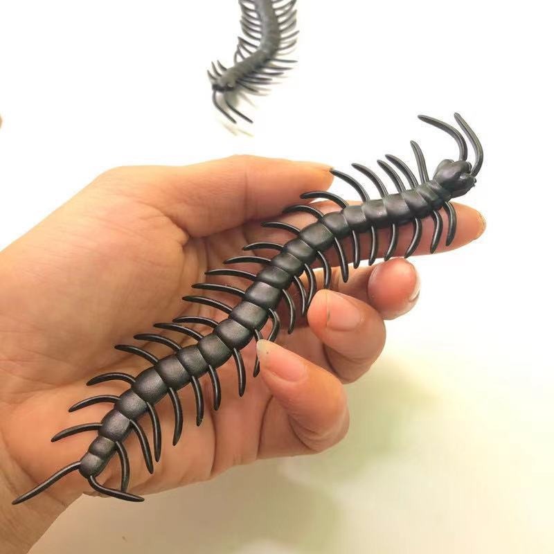 1 CON RẾT ĐEN TO DÀI 14CM dùng để troll chơi khăm,trang trí halloween