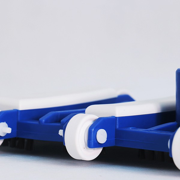 Bàn hút bể bơi 8 bánh xe bằng nhựa Trung Quốc