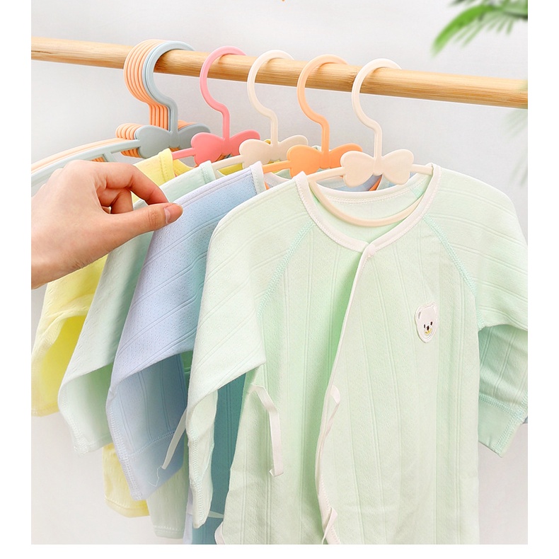 Móc Treo Quần Áo Em Bé Bằng Nhựa Dày Dặn In Họa Tiết Hoạt Hình Dễ Thương