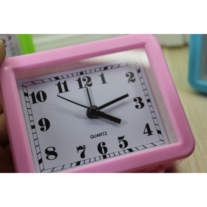 Đồng Hồ Kim Để Bàn Mini Hình Vuông Có Báo Thức Siêu Cute