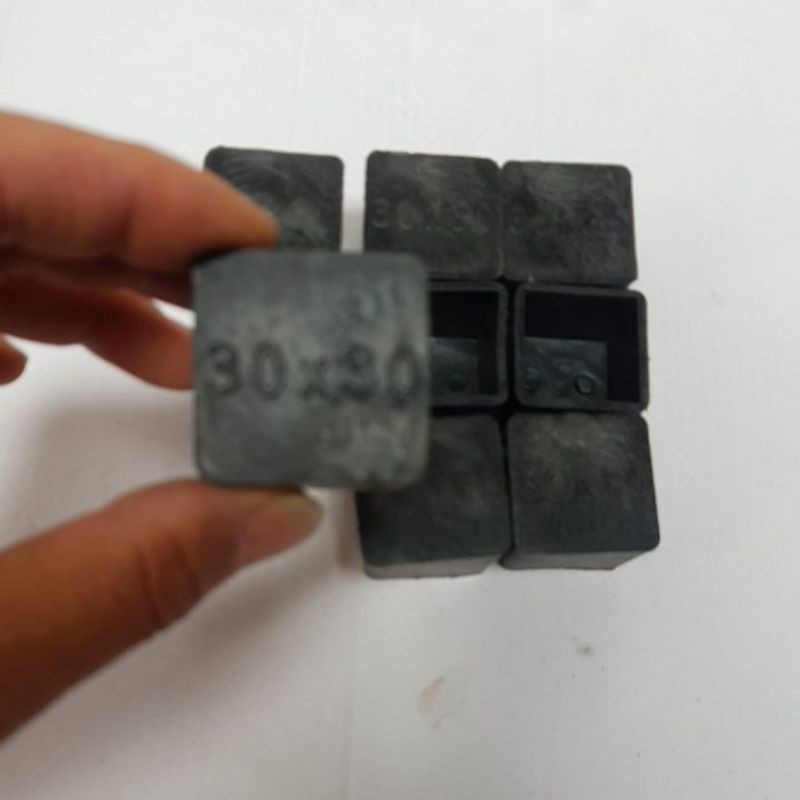 Bộ 10 chụp vuông 30x30 mm bao ngoài-chụp- chân đế-nút cao su bịt chân bàn chân ghế