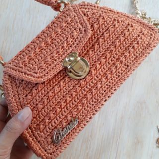 Mác chữ chanel