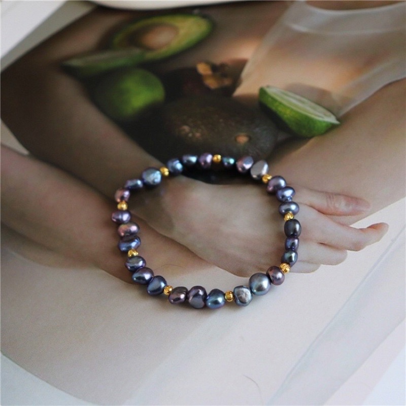 Vòng tay titan hạt dẹt đen ánh xanh co giãn