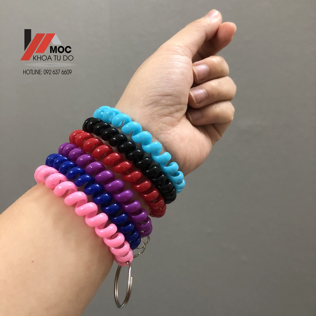 Vòng móc khoá lò xo đeo tay tiện lợi xanh dương