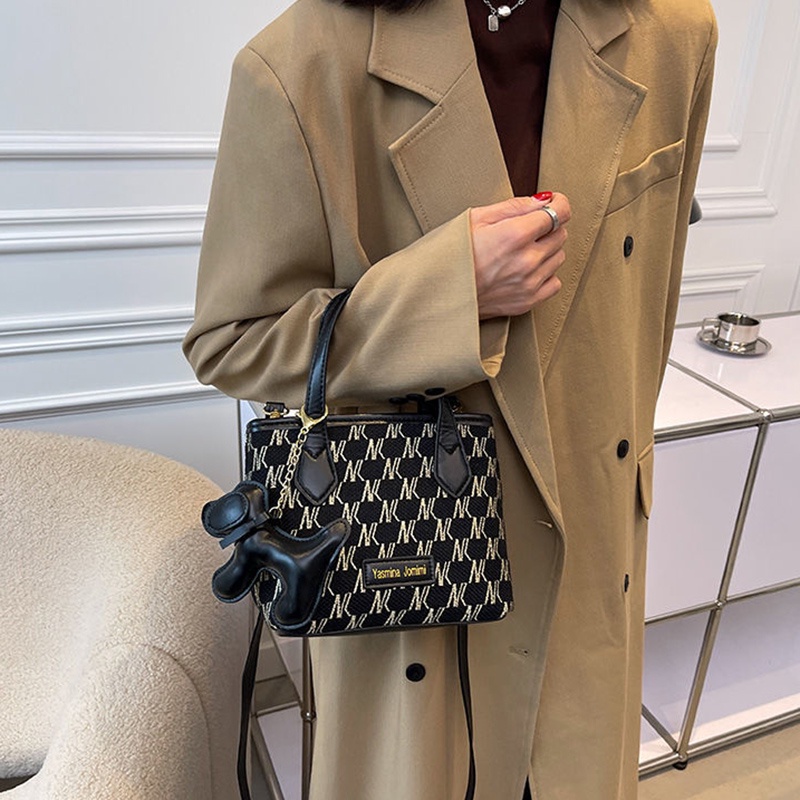 Túi xách tay đeo chéo IELGY in họa tiết chữ cái đáng yêu thời trang dành cho nữ