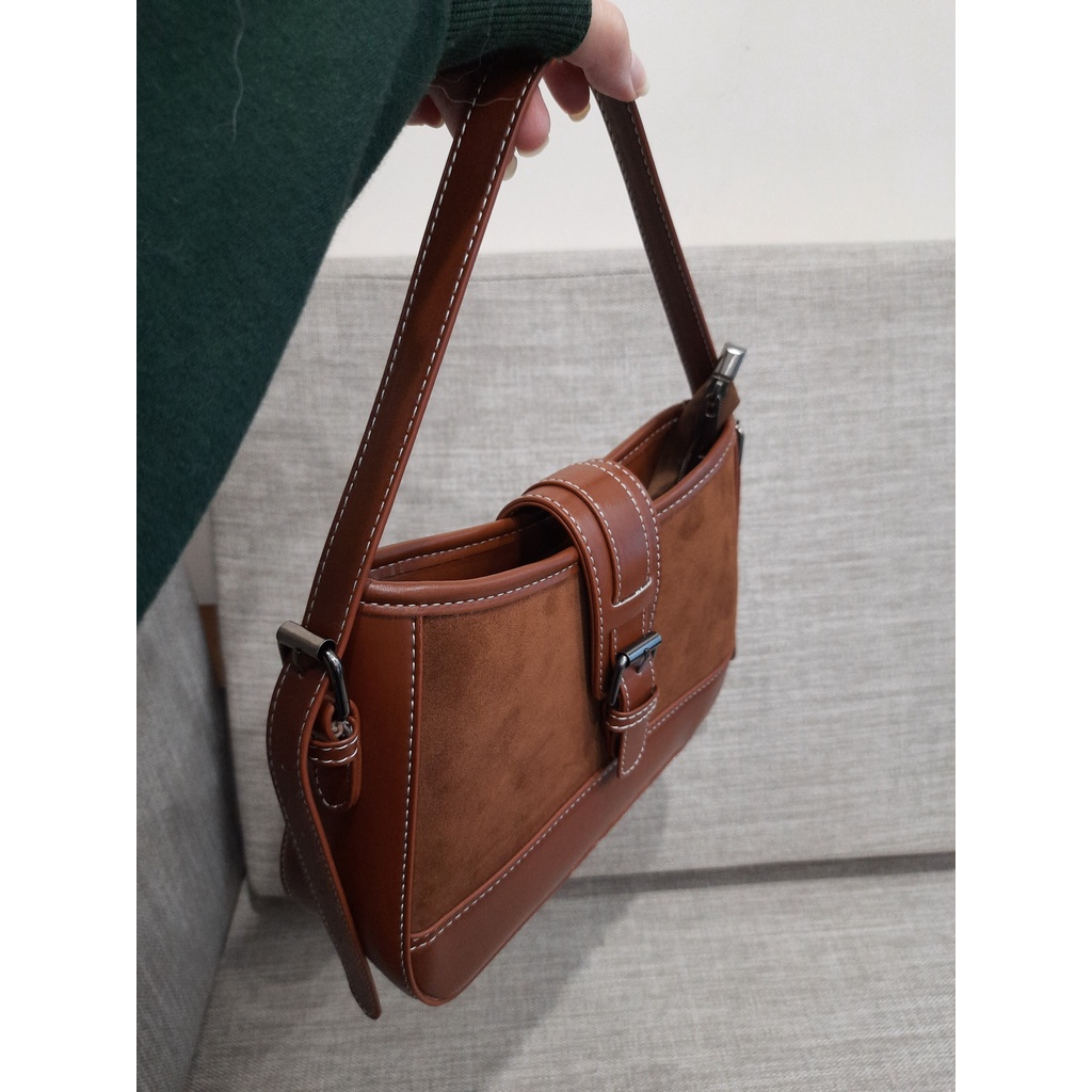 Túi da lộn đeo chéo khóa cài BG005