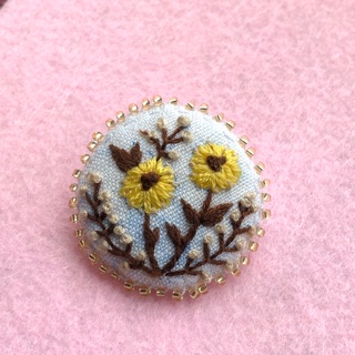 Huy hiệu, pin cài áo thêu tay - mẫu hoa vintage