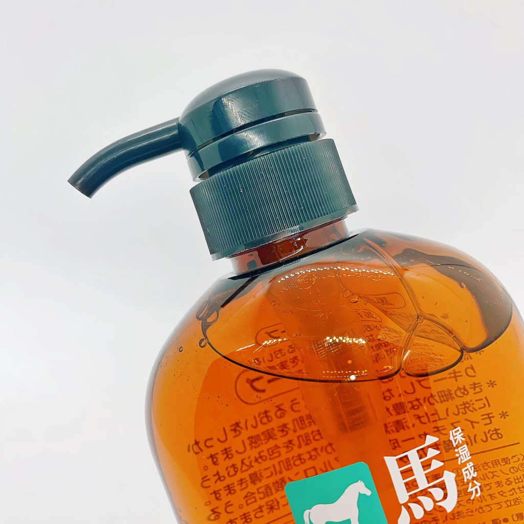 Sữa Tắm Mỡ Ngựa Dưỡng Ẩm Chống Lão Hóa Horse Oil Moisture Body Soap Nhật Bản - 600ml