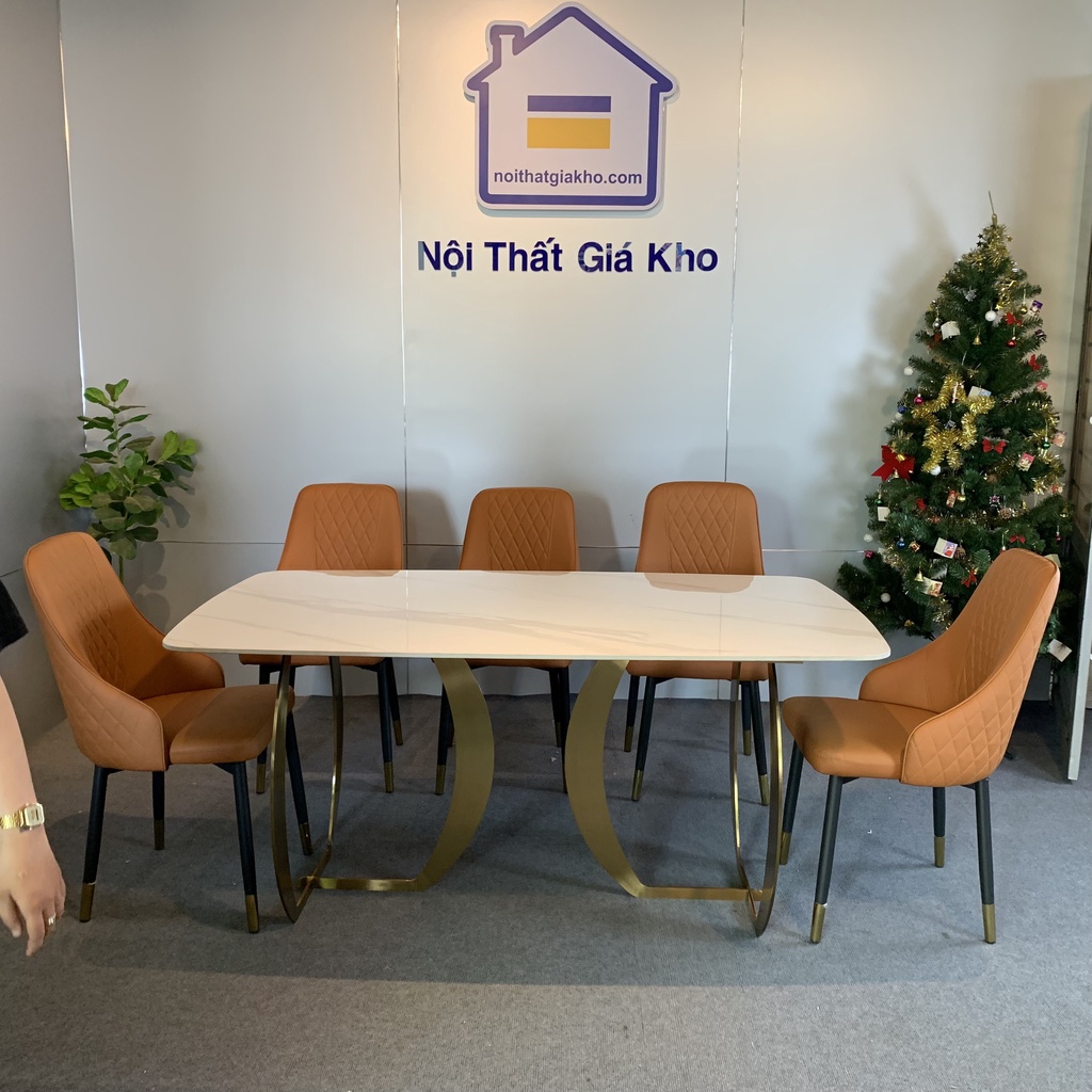 Bàn ăn mặt đá ceramic bóng chân mạ PVD kết hợp cùng ghế Sheraton - Bàn ăn mặt đá phiến bóng chân 3 cấu