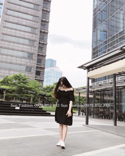Đầm bẹt vai đen xẻ tà