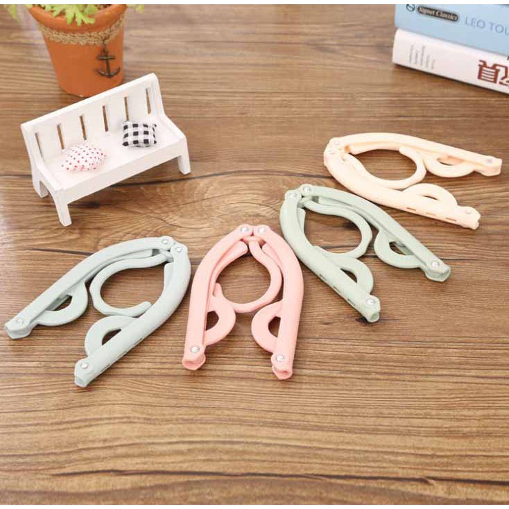 Set 5 Móc Treo Quần Áo Gấp Gọn Thông Minh làm bằng nhựa cao cấp, thích hợp đi cắm trại du lịch, phượt, dã ngoại, câu cá