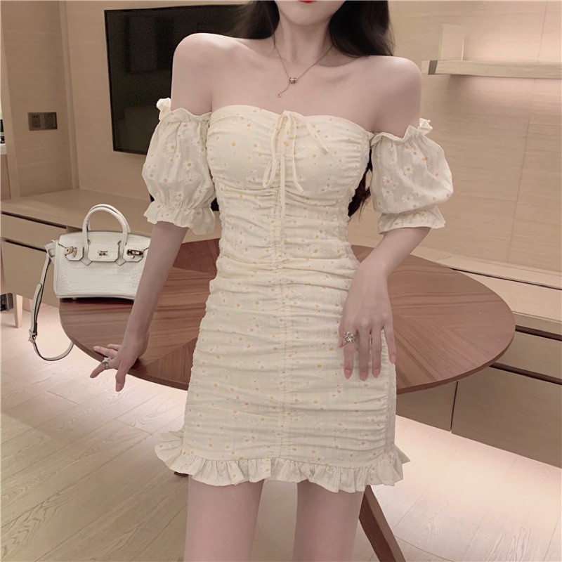(CÒN HÀNG SẴN, có hình thật shop chụp) Váy body trễ vai hoạ tiết hoa nhí màu vàng nhạt